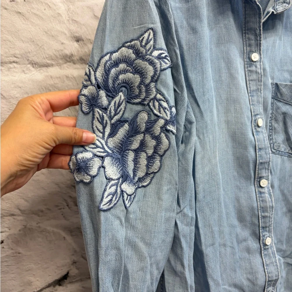 Rails Blue Denim‎ Shirt Floral Chambray Floral Embroidered Blouse Rose Appliqué